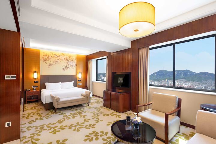 Room 15 of 43