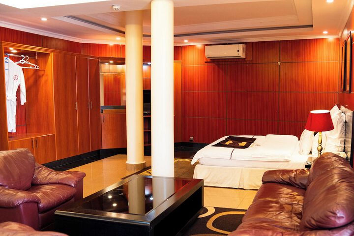 Room 6 of 39