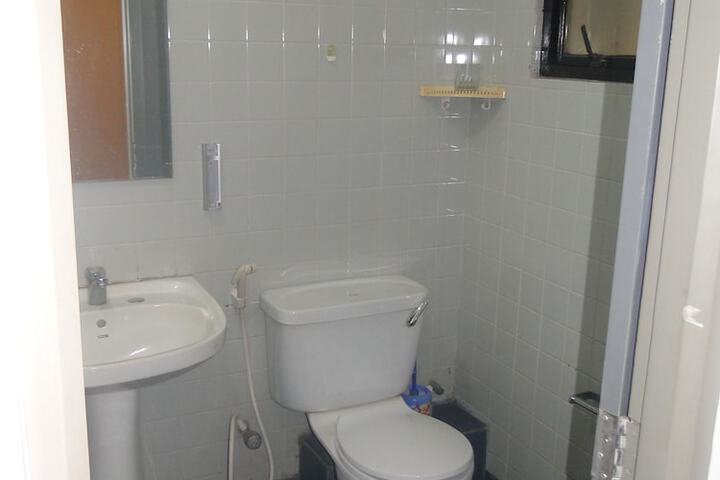 Room 9 of 10