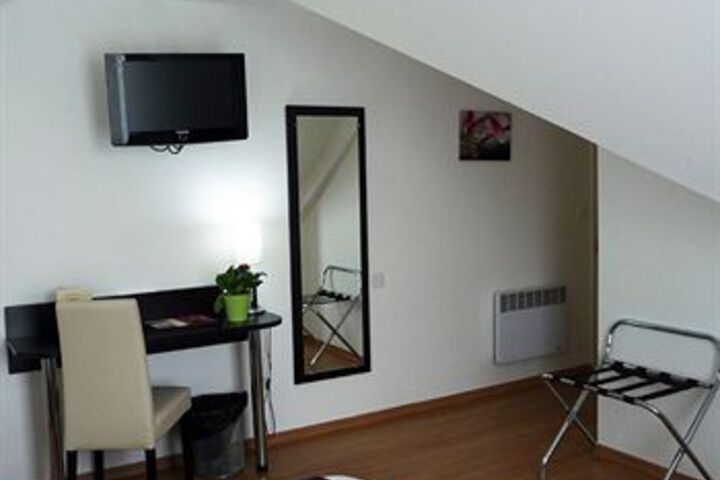 Room 13 of 17