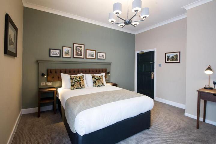 The Kings Head by Innkeeper's Collection