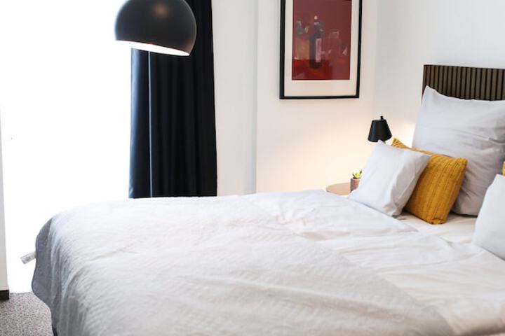 Room 3 of 106