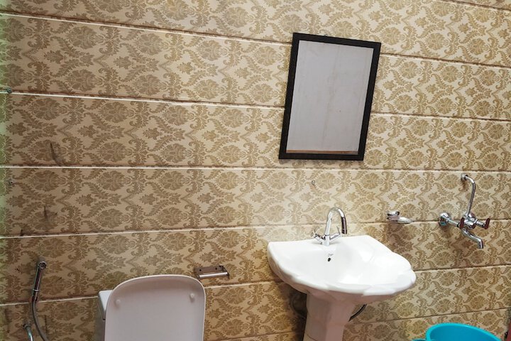 Room 8 of 17
