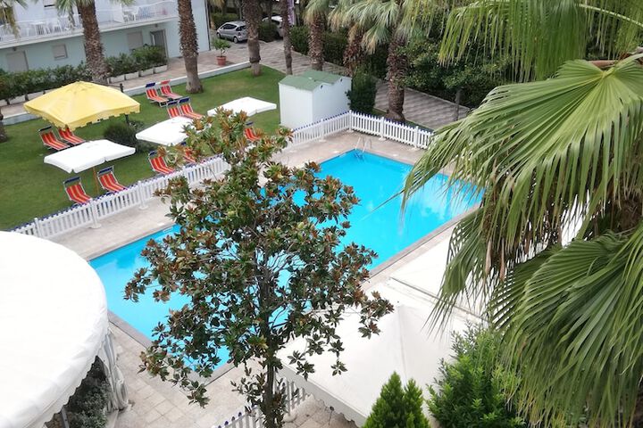 Pool 18 of 41