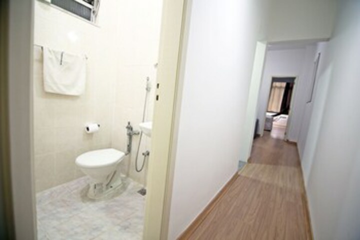 Room 2 of 10