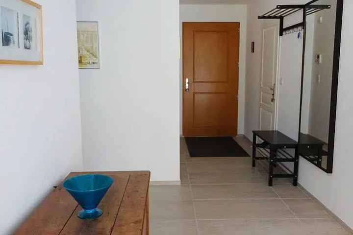 Room 9 of 14