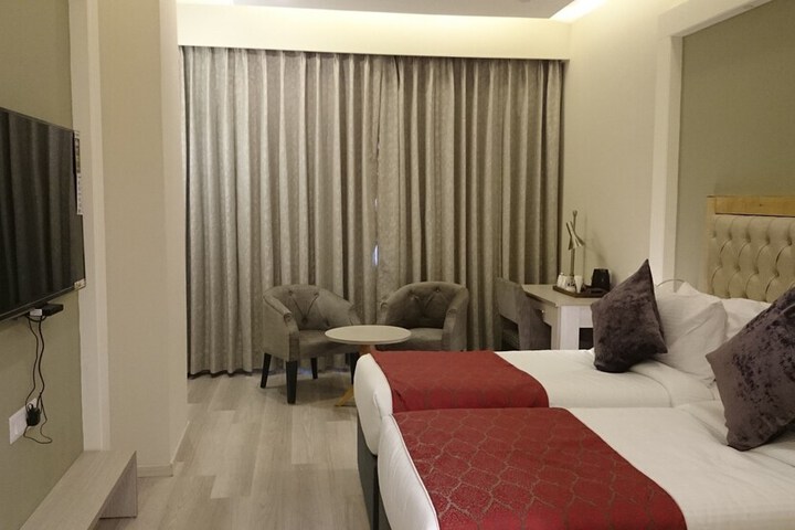 Room 6 of 30