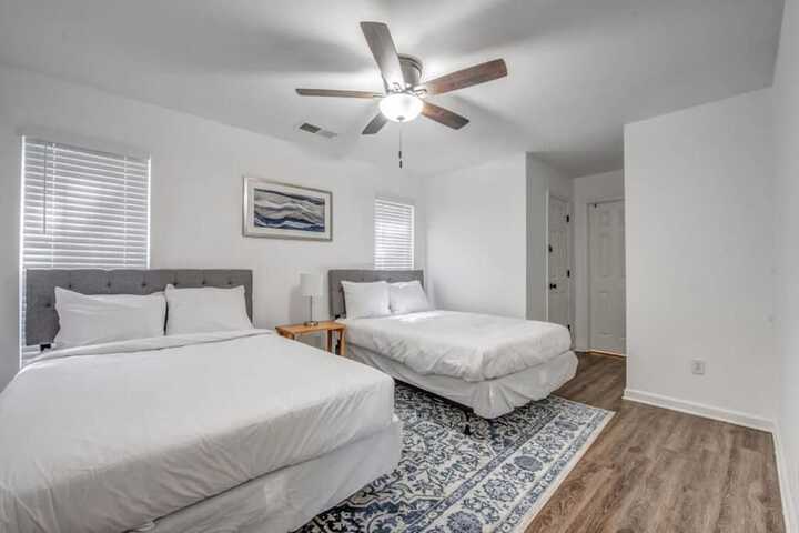 Room 10 of 32