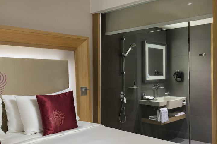 Room 27 of 167