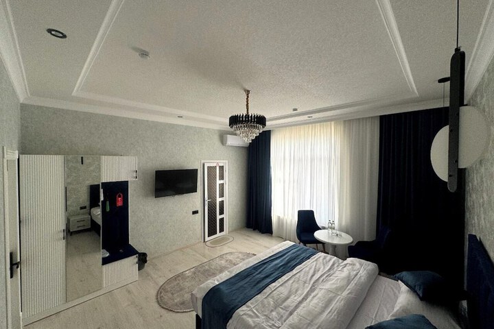 Room 5 of 19