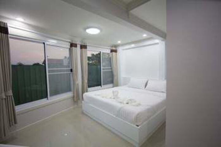 Room 9 of 15