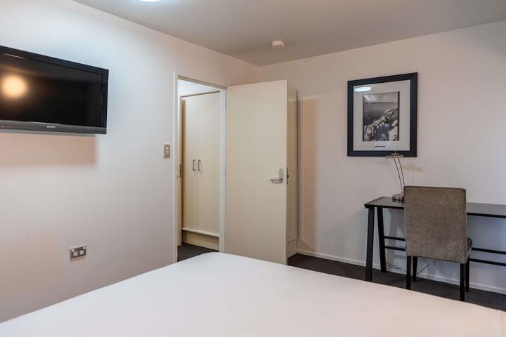 Room 12 of 48