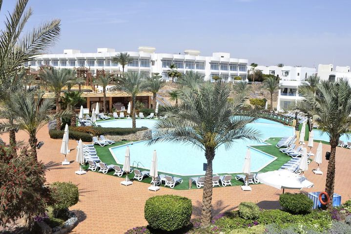Hotel Exterior 82 of 90