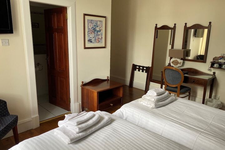 Room 8 of 28