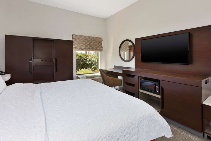 1 King Bed Study (5 of 26)