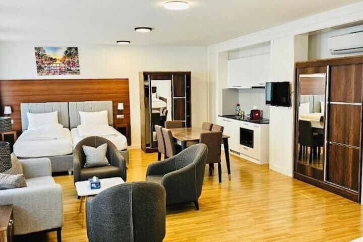 Room 4 of 75