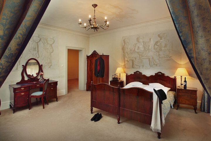 Room 3 of 130