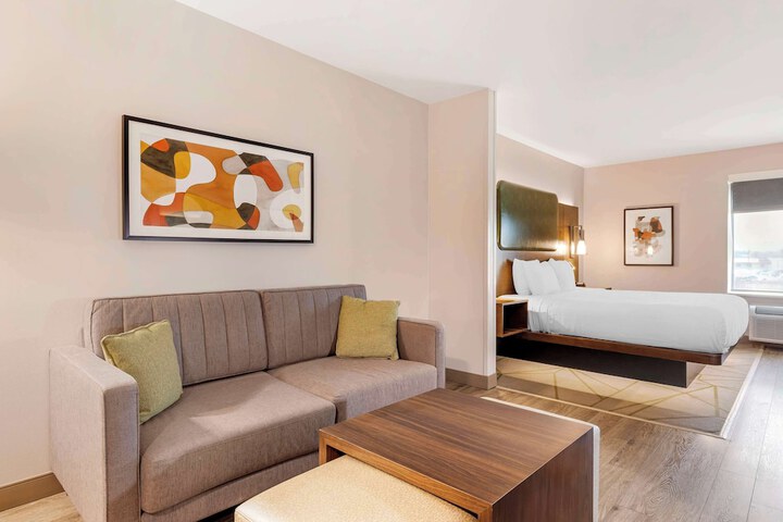 Room 5 of 25
