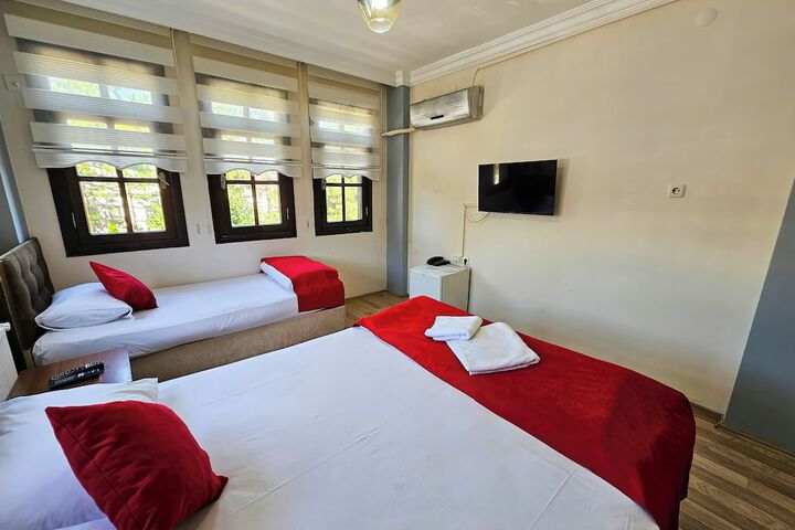 Room 12 of 36