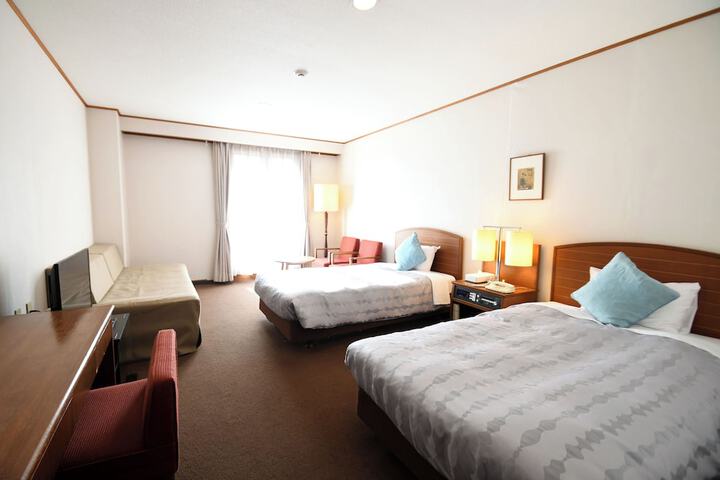 Room 15 of 48