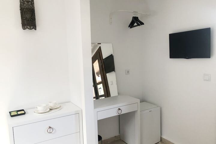 Room 19 of 90