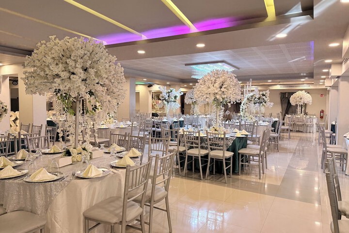 Business Center 24 of 25