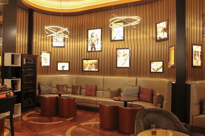 Lounge 39 of 48
