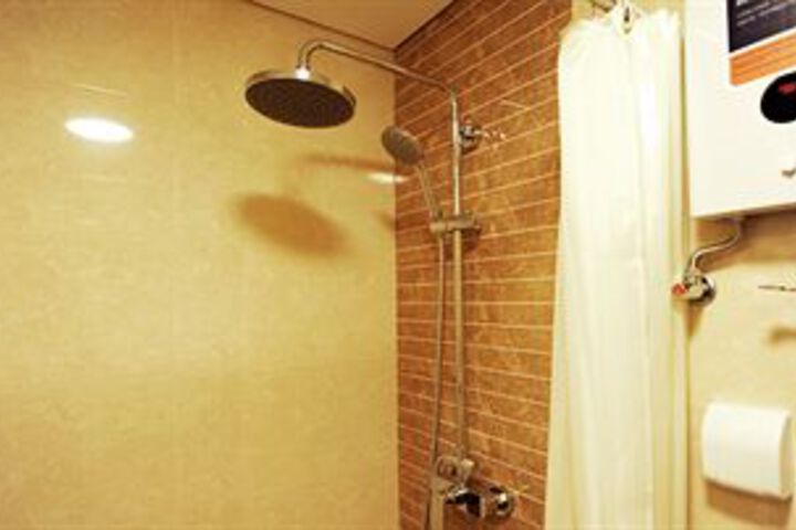 Room 6 of 48