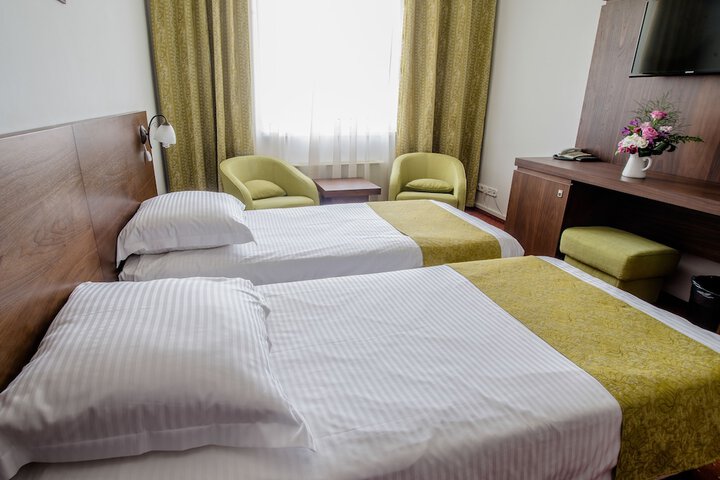 Room 2 of 125