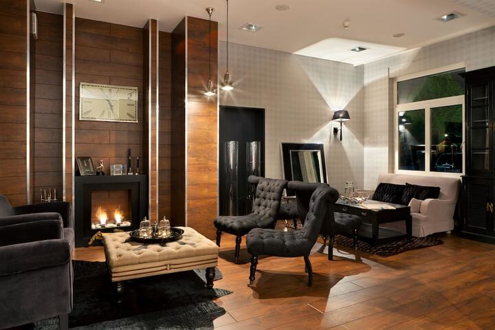 Entrance & Lobby