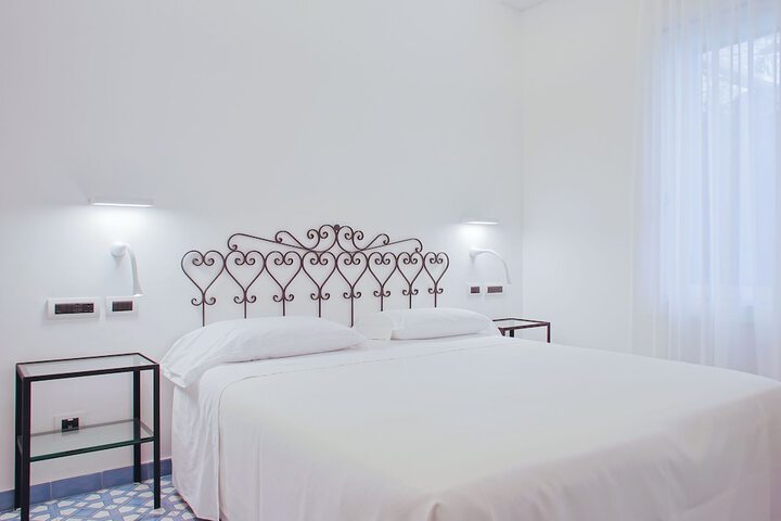 Room 27 of 111