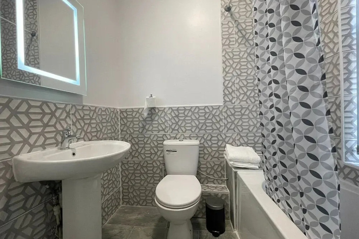 Room 8 of 18