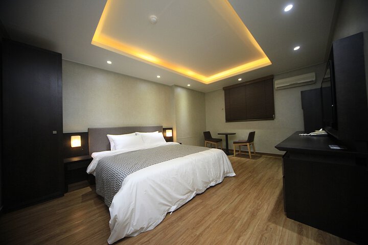 Room 21 of 119
