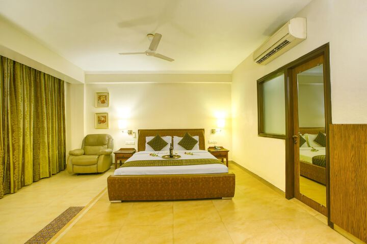 Room 35 of 83