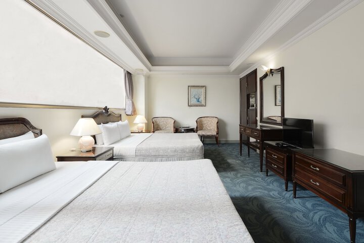 Room 17 of 38
