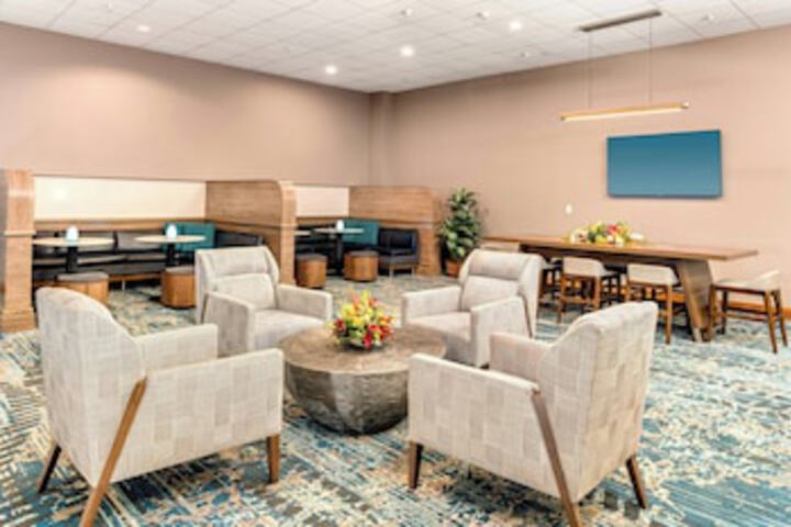 Lounge 268 of 435
