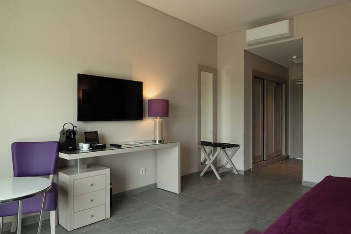 Room 7 of 94