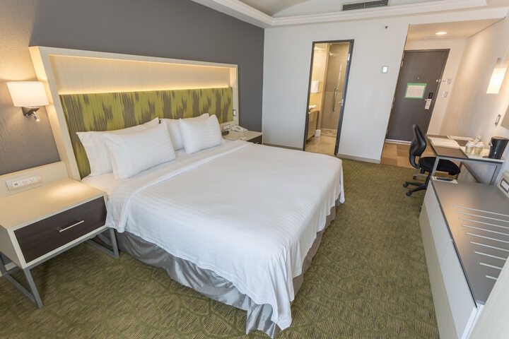 Room 17 of 118