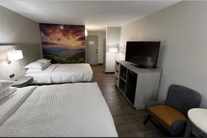 Queen Bed Accessible (16 of 22)
