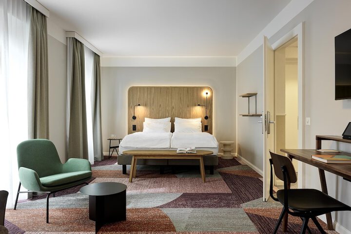 Room 10 of 18