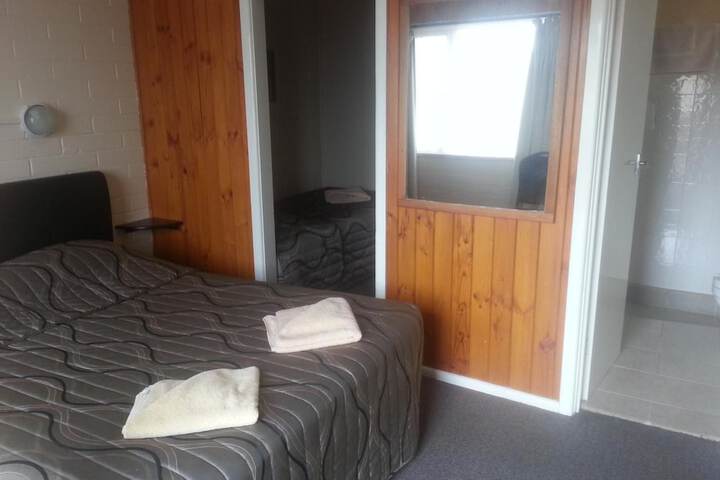 Room 16 of 27