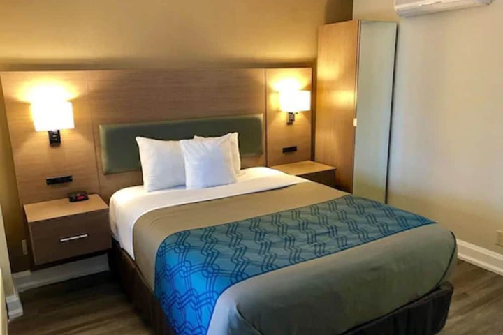 Room 10 of 40
