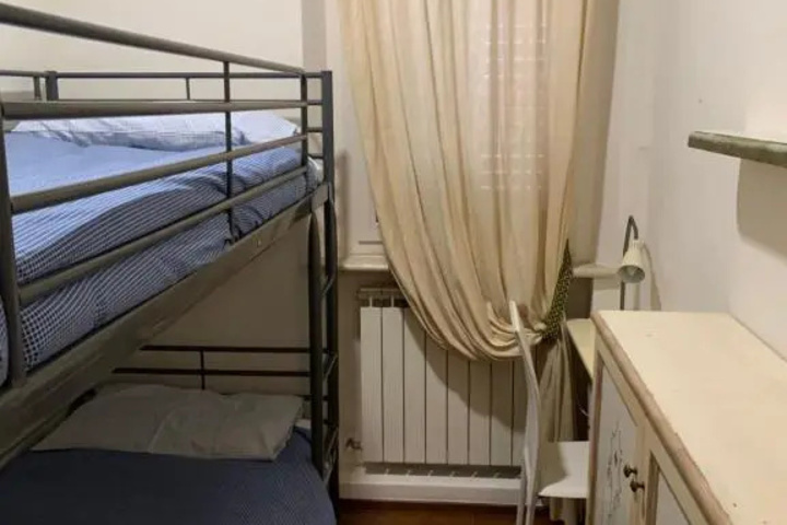 Room 4 of 7