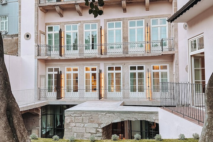 Hotel Exterior 66 of 73
