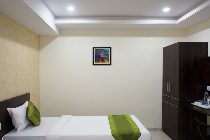 Room 13 of 31