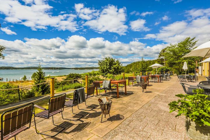 Sundeck 54 of 68