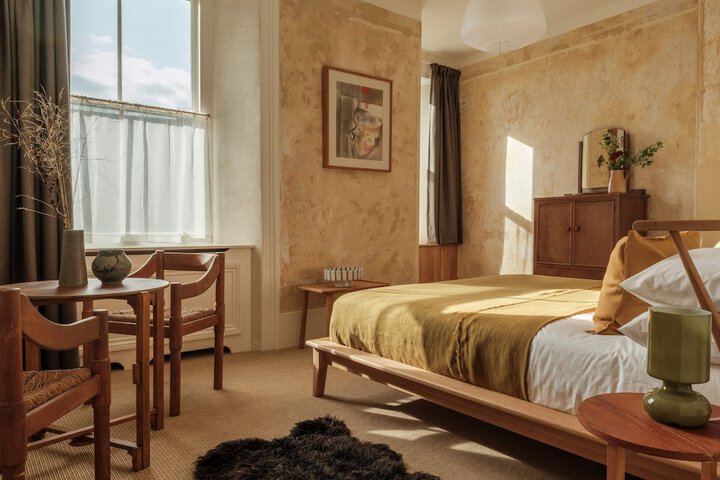 Room 6 of 33