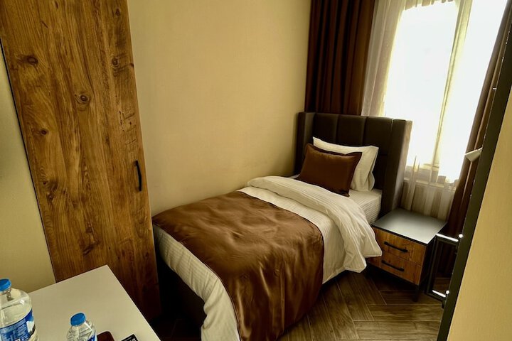 Room 6 of 23