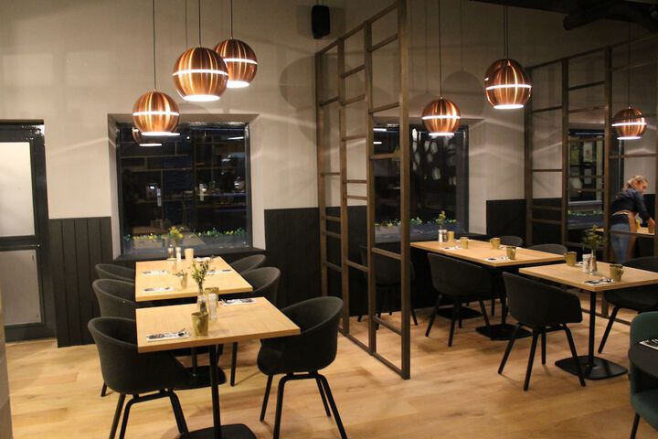 Dining 98 of 109