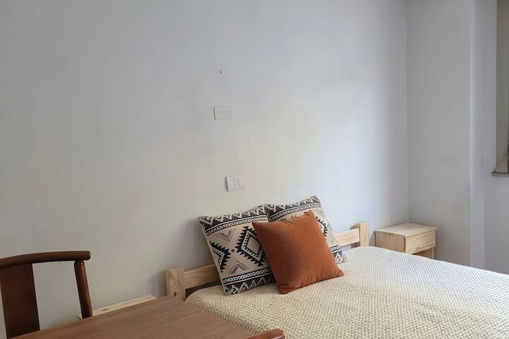 Room 2 of 6